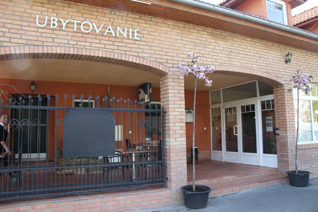 Sabbia Ristorante - Restauracia A Ubytovanie Пр'євідза Екстер'єр фото