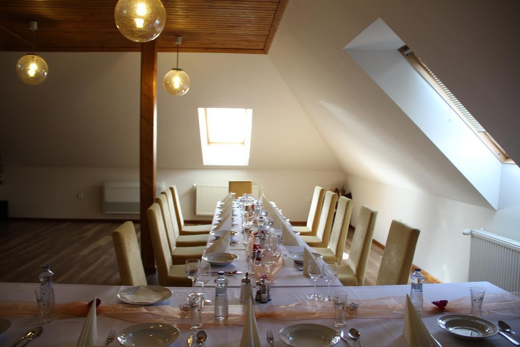 Sabbia Ristorante - Restauracia A Ubytovanie Пр'євідза Екстер'єр фото
