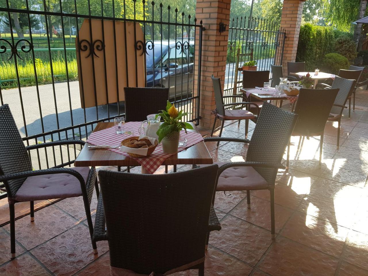 Sabbia Ristorante - Restauracia A Ubytovanie Пр'євідза Екстер'єр фото