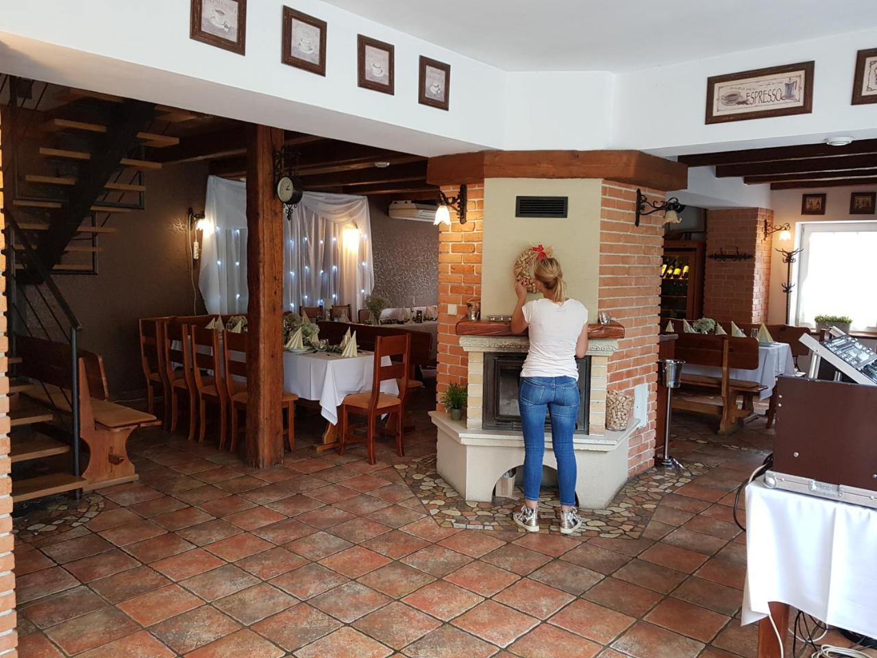 Sabbia Ristorante - Restauracia A Ubytovanie Пр'євідза Екстер'єр фото